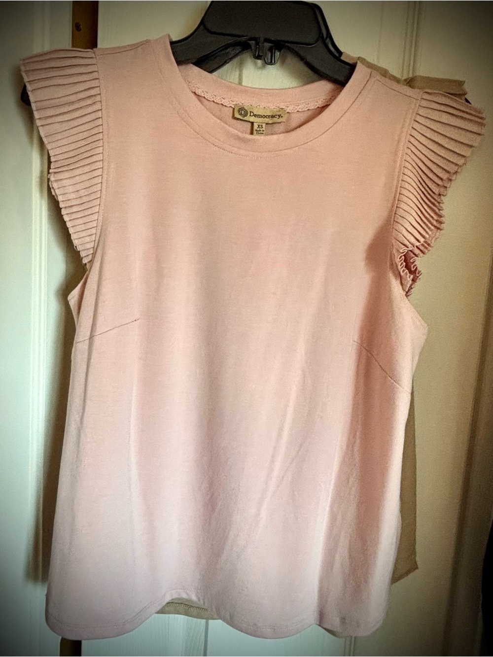 🦋3/$75🦋 DEMOCRACY Pink Pleated Flutter Sleeve Blouse/Jersey/Tee/Top